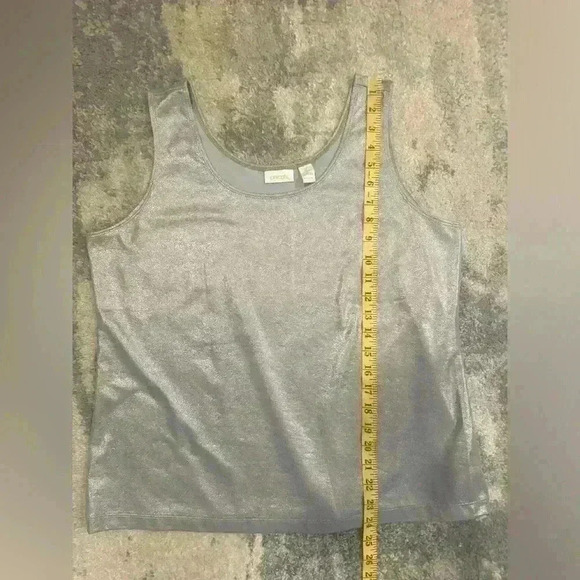 Women’s Silver Chico’s Sleeveless Blouse - Picture 6 of 6